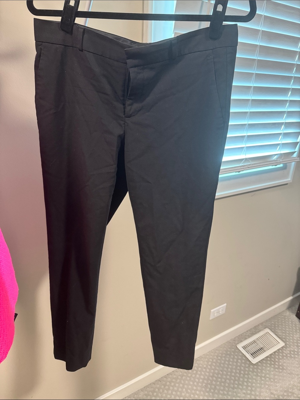 Banana Republic Black Cropped Dress Pants size 4 95% wool